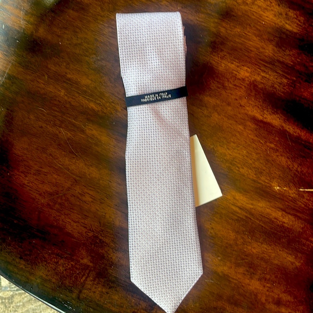 Brand New Saks Fifth Avenue Mens Tie. Perfect for Spring Lilac with hint of gray